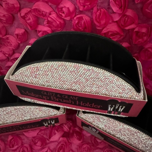 Glitz and galm makeup brush holder 💖 - Picture 3 of 5